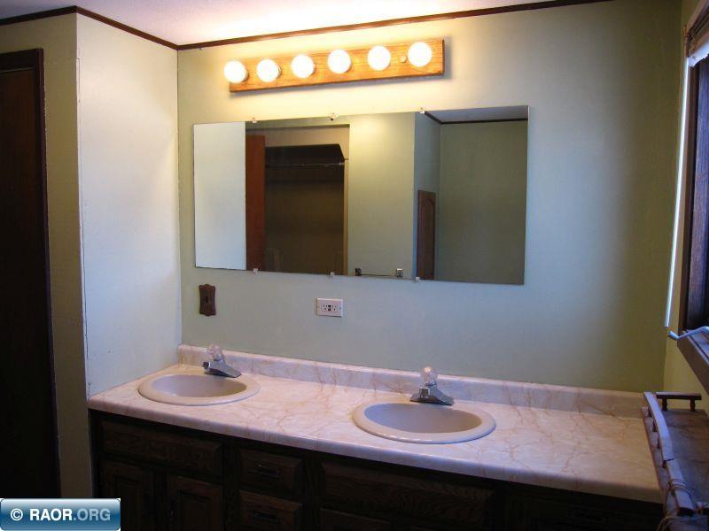 515 4th Street Northeast Chisholm, MN 55719 - Photo 9 of 23
