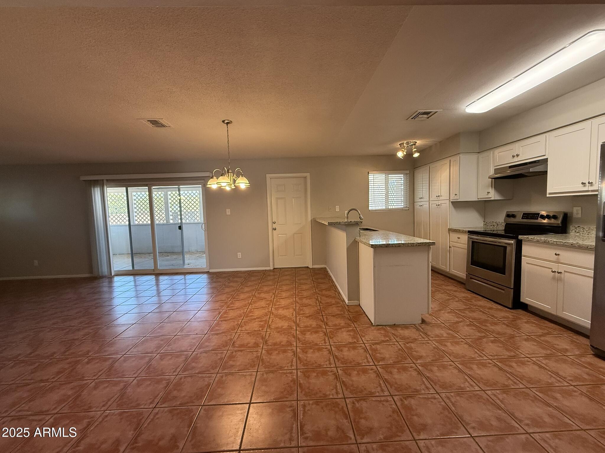 324 East Riviera Drive Tempe, AZ 85282 - Photo 5 of 60 IMG_5978