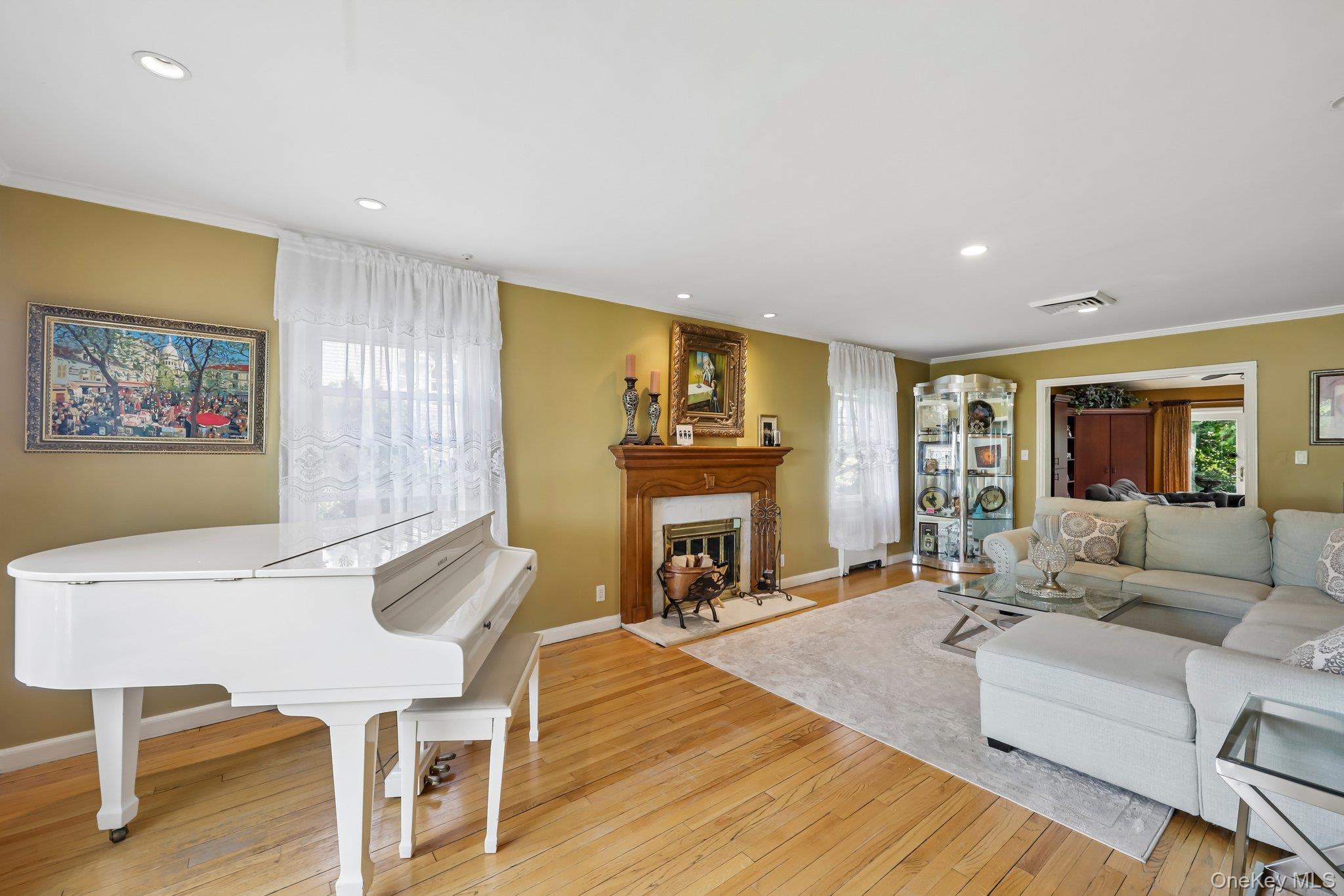 1304 Harbor Road Hewlett Harbor, NY 11557 - Photo 4 of 42