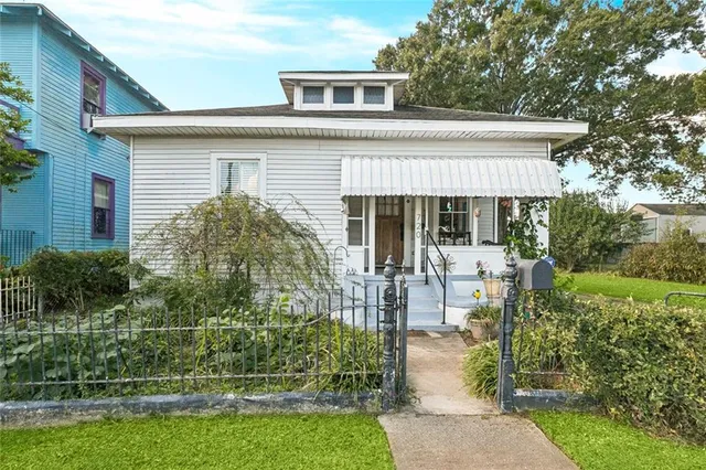 $249,900 | 720 Derbigny Street, Gretna, LA 70053