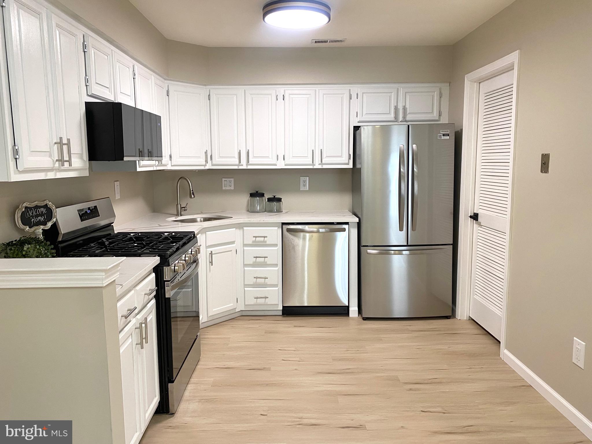 6 Kent Place Sewell, NJ 08080 - Photo 4 of 19