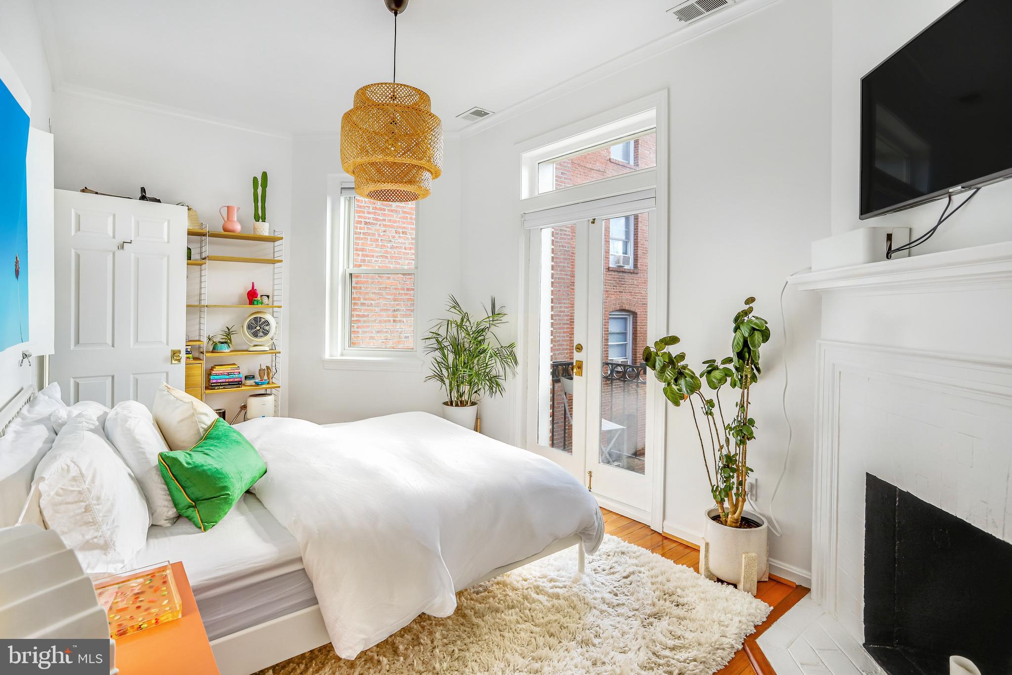 1820 Kalorama Road Northwest, Unit 4 Washington, DC 20009 - Photo 4 of 35 Primary bedroom with Juliette balcony