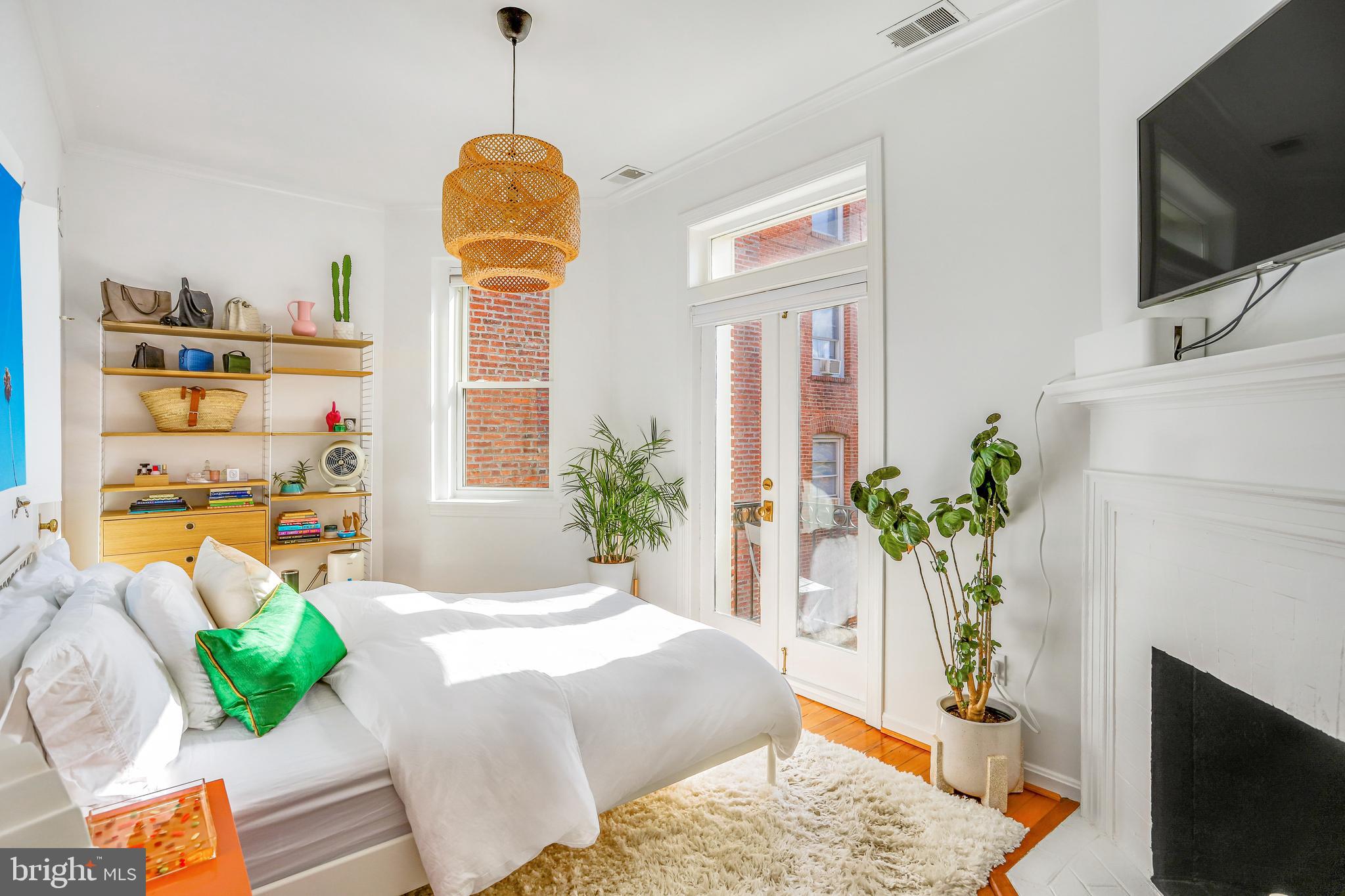 1820 Kalorama Road Northwest, Unit 4 Washington, DC 20009 - Photo 5 of 35 Amazing natural light