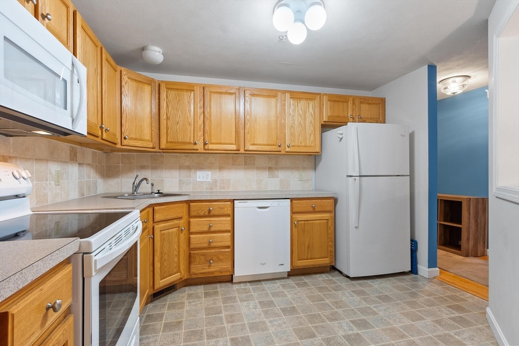 31 Bridle Cross Road, Unit 31 Fitchburg, MA 01420 - Photo 2 of 23