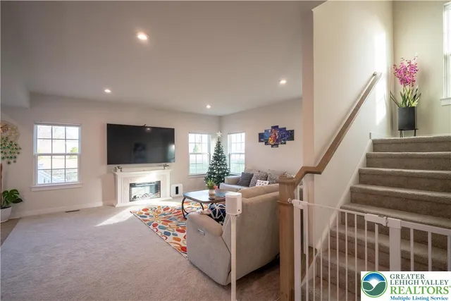 $619,999 | 1064 Woodmont Lane, Catasauqua, PA 18032