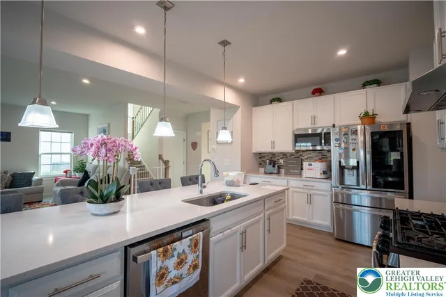 $619,999 | 1064 Woodmont Lane, Catasauqua, PA 18032