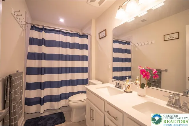 $619,999 | 1064 Woodmont Lane, Catasauqua, PA 18032