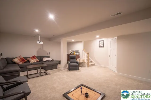 $619,999 | 1064 Woodmont Lane, Catasauqua, PA 18032