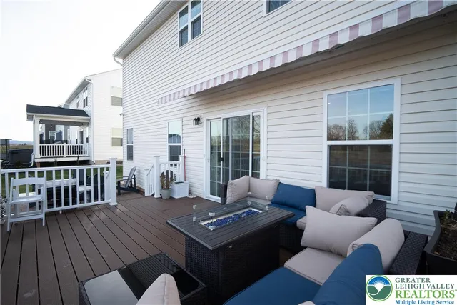 $619,999 | 1064 Woodmont Lane, Catasauqua, PA 18032