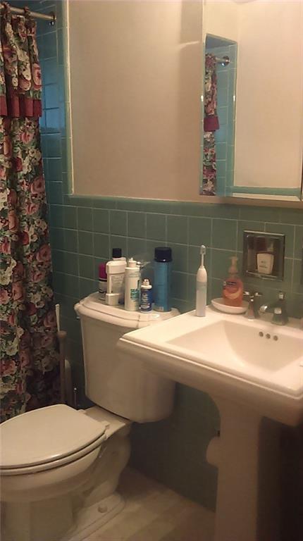 406 Grove Road Verona, PA 15147 - Photo 8 of 14 Gallery Image 8