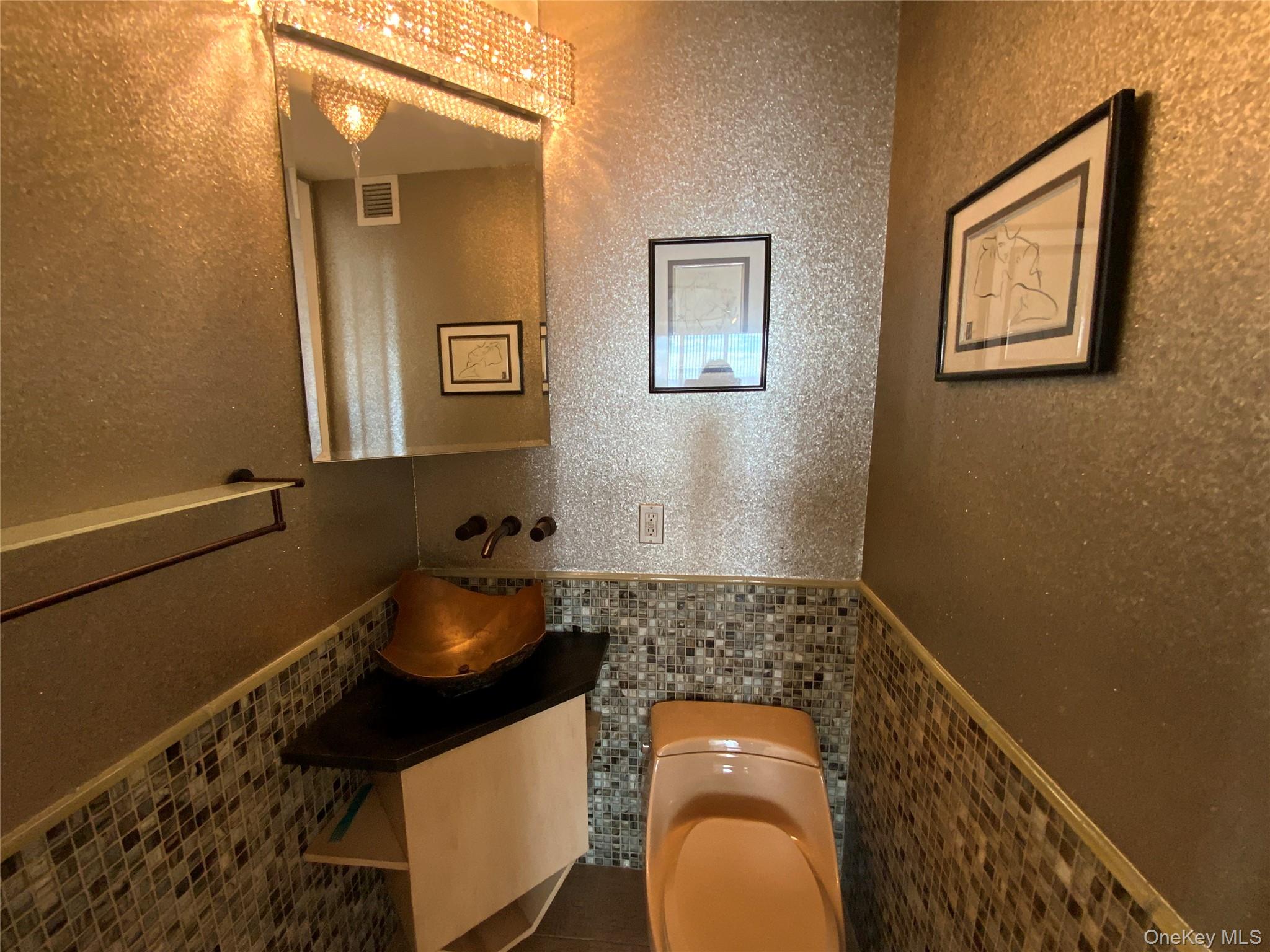 269 Grand Central Parkway, Unit 32O Queens, NY 11005 - Photo 10 of 33 a bathroom with a toilet and a sink