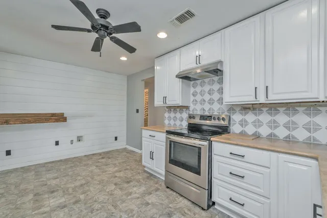 a view of a storage & utility room