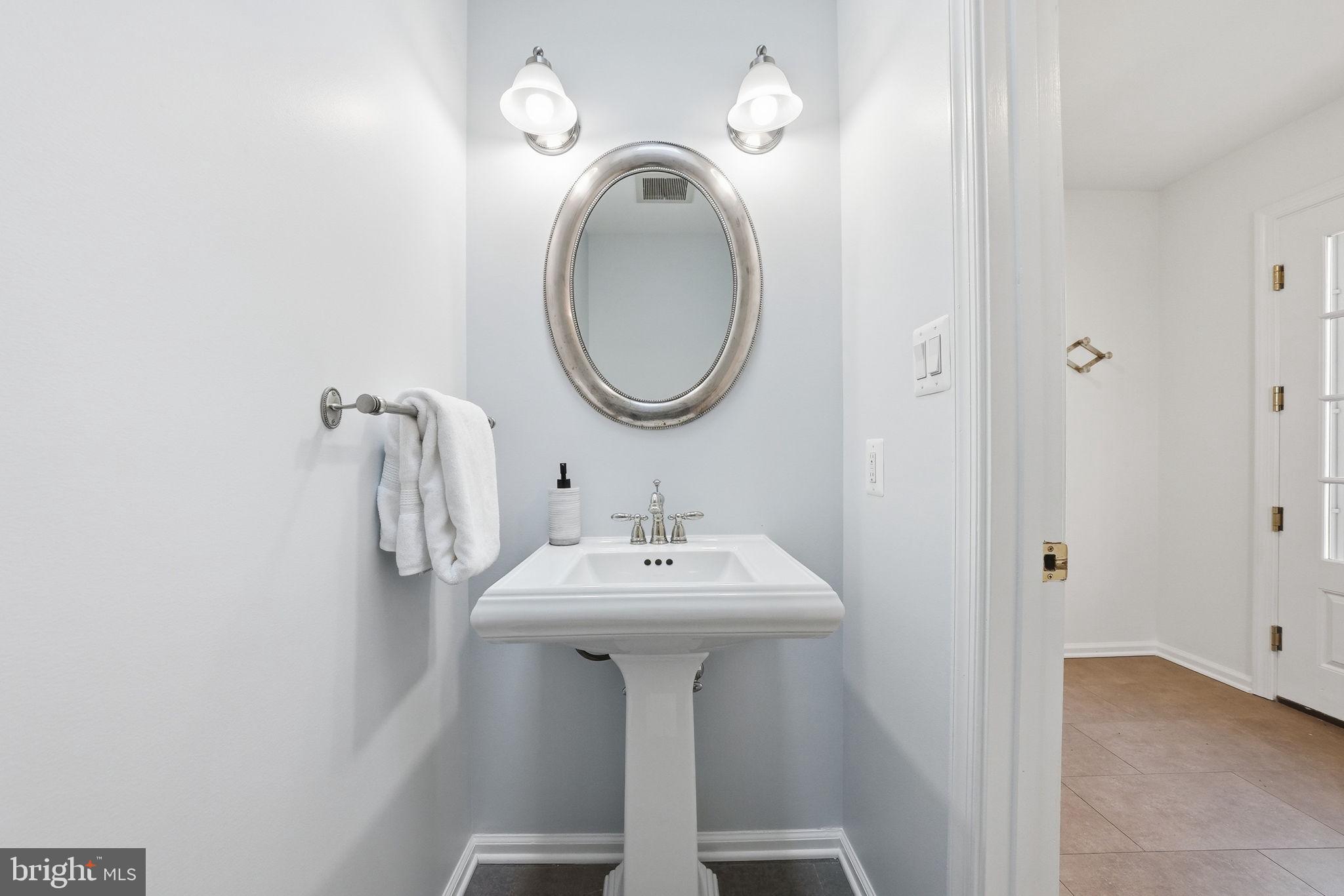 4600 Reno Road Northwest Washington, DC 20008 - Photo 19 of 60 Pretty first floor half bath