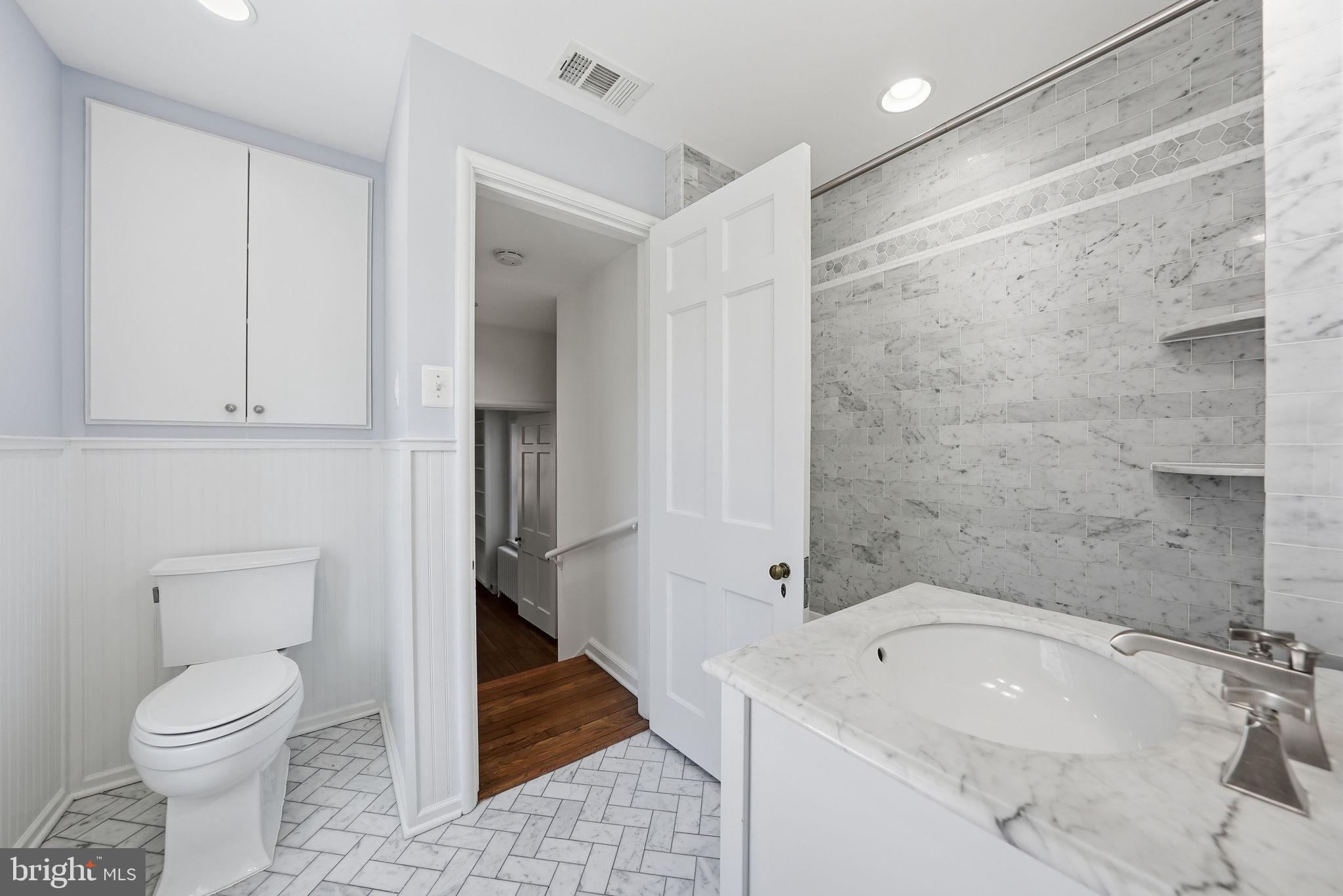 4600 Reno Road Northwest Washington, DC 20008 - Photo 30 of 60 Jack & Jill w tub/shower