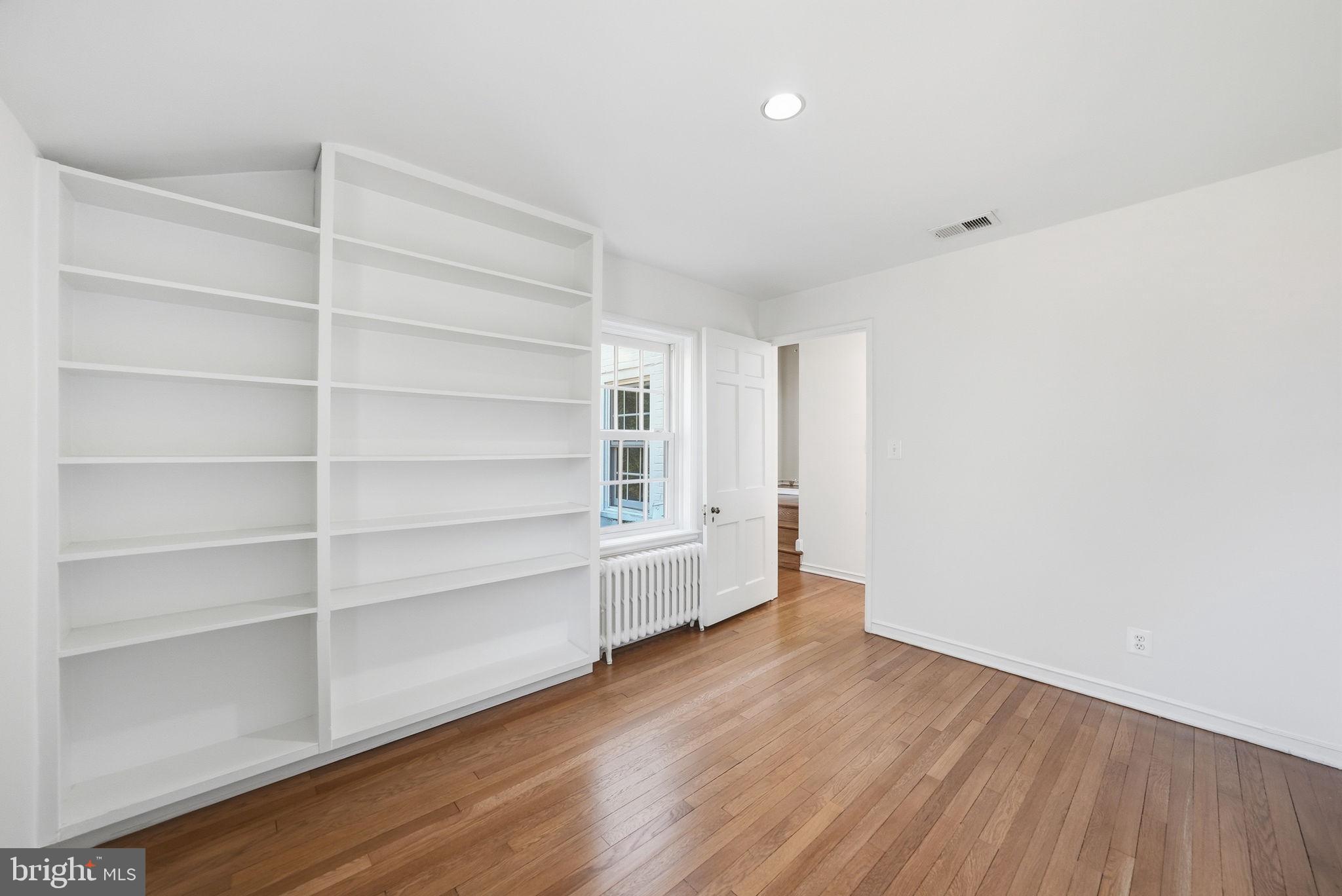 4600 Reno Road Northwest Washington, DC 20008 - Photo 31 of 60 Bedroom # 3 Built-in shelving