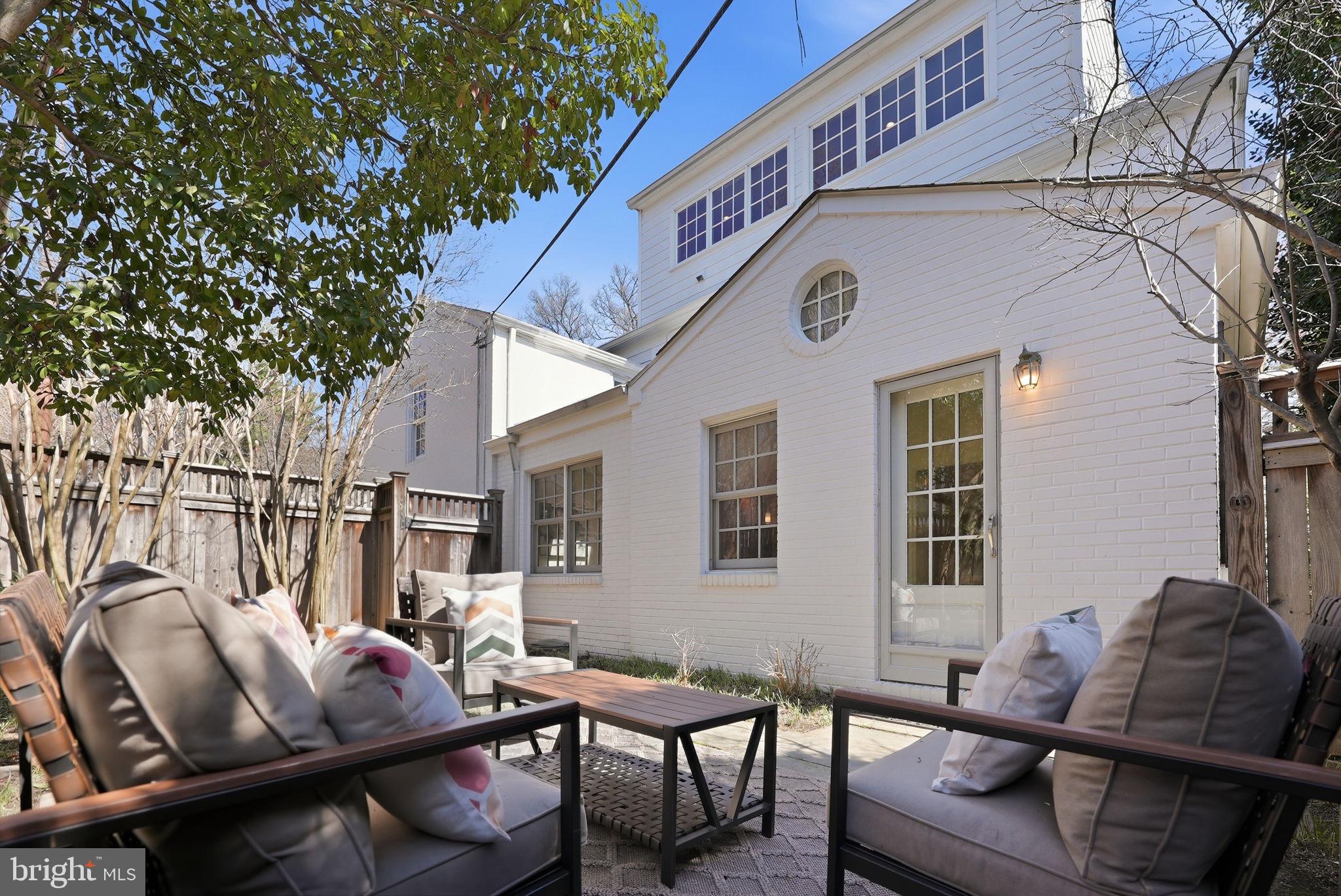 4600 Reno Road Northwest Washington, DC 20008 - Photo 44 of 60 Back terrace