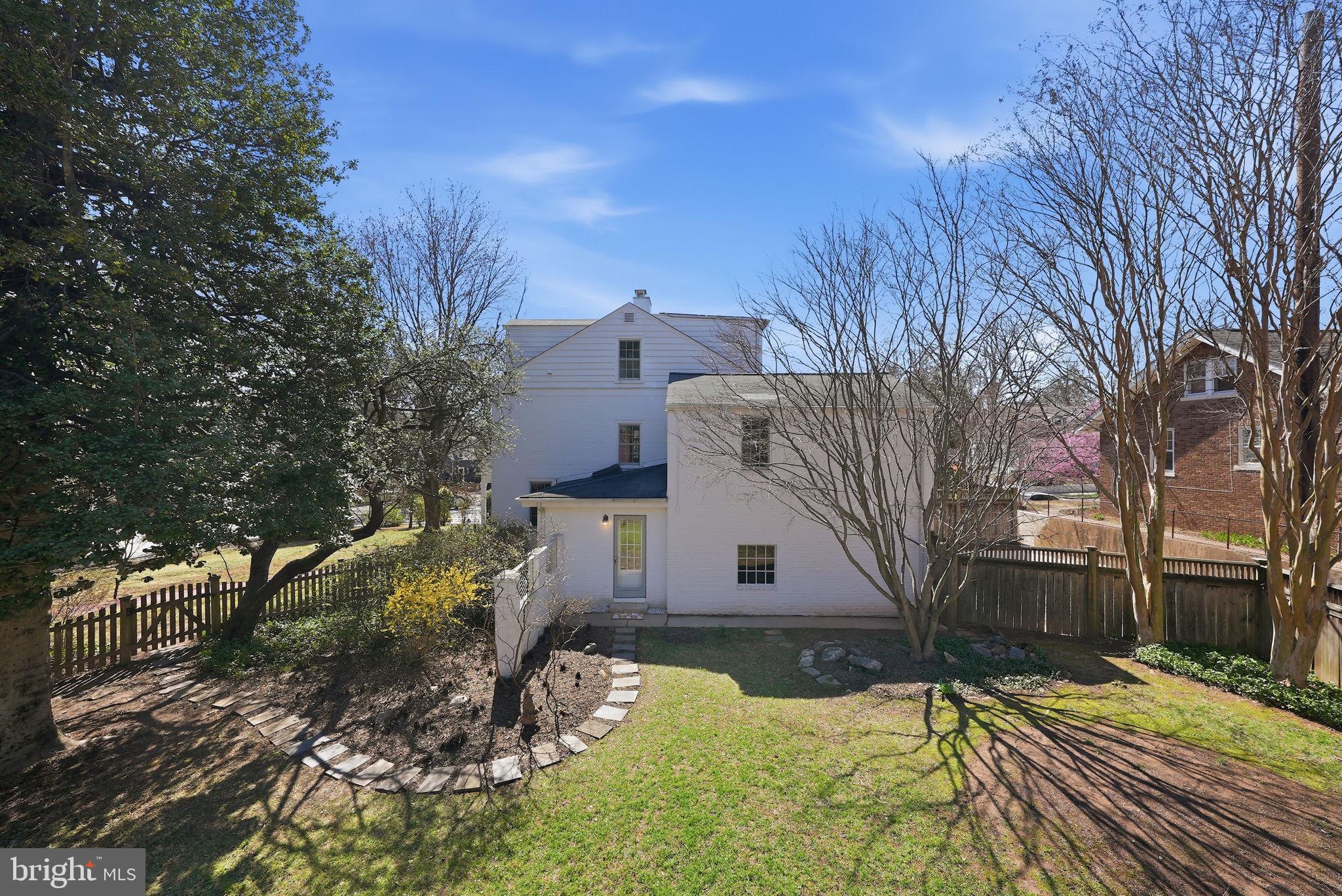 4600 Reno Road Northwest Washington, DC 20008 - Photo 47 of 60 Side view of lot