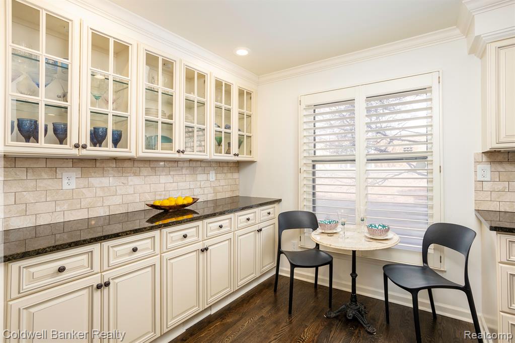 1792 Vernier Road Grosse Pointe Woods, MI 48236 - Photo 7 of 26