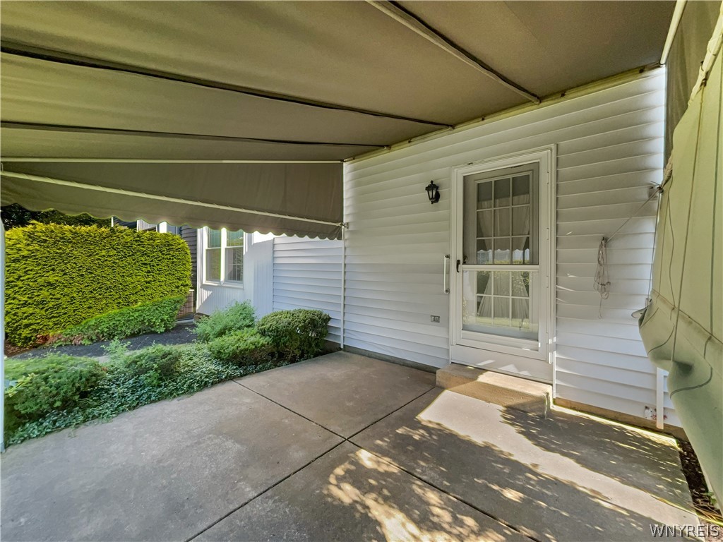 640 Youngs Road, Unit A Amherst, NY 14221 - Photo 4 of 34 Patio