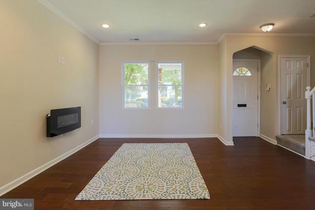 3833 Roland View Avenue Baltimore, MD 21215 - Photo 4 of 28 Living Room