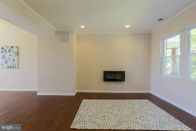 3833 Roland View Avenue Baltimore, MD 21215 - Photo 5 of 28 Living Room
