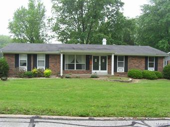 2902 Crossgate Road St. Louis, MO 63129 - Photo 1 of 20 Gallery Image 1