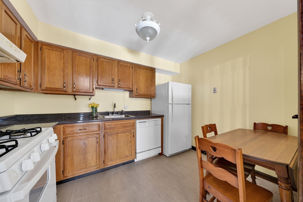 1940 Phillips Road, Unit 15 New Bedford, MA 02745 - Photo 11 of 21