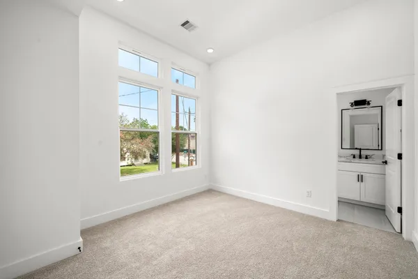 $2,600 | 5516 Hardy Street, Houston, TX 77009