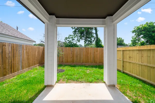 $2,600 | 5516 Hardy Street, Houston, TX 77009