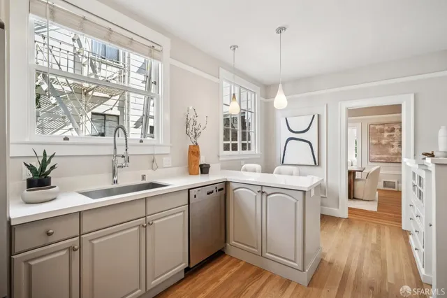 $1,695,000 | 2522 Chestnut Street, San Francisco, CA 94123