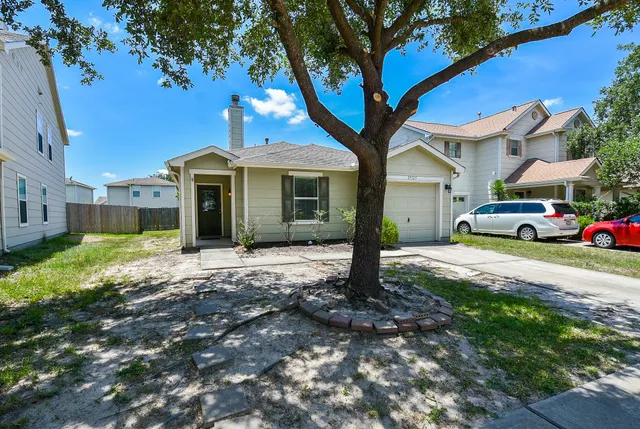 $1,675 | 29323 Hickory Terrace Drive, Spring, TX 77386
