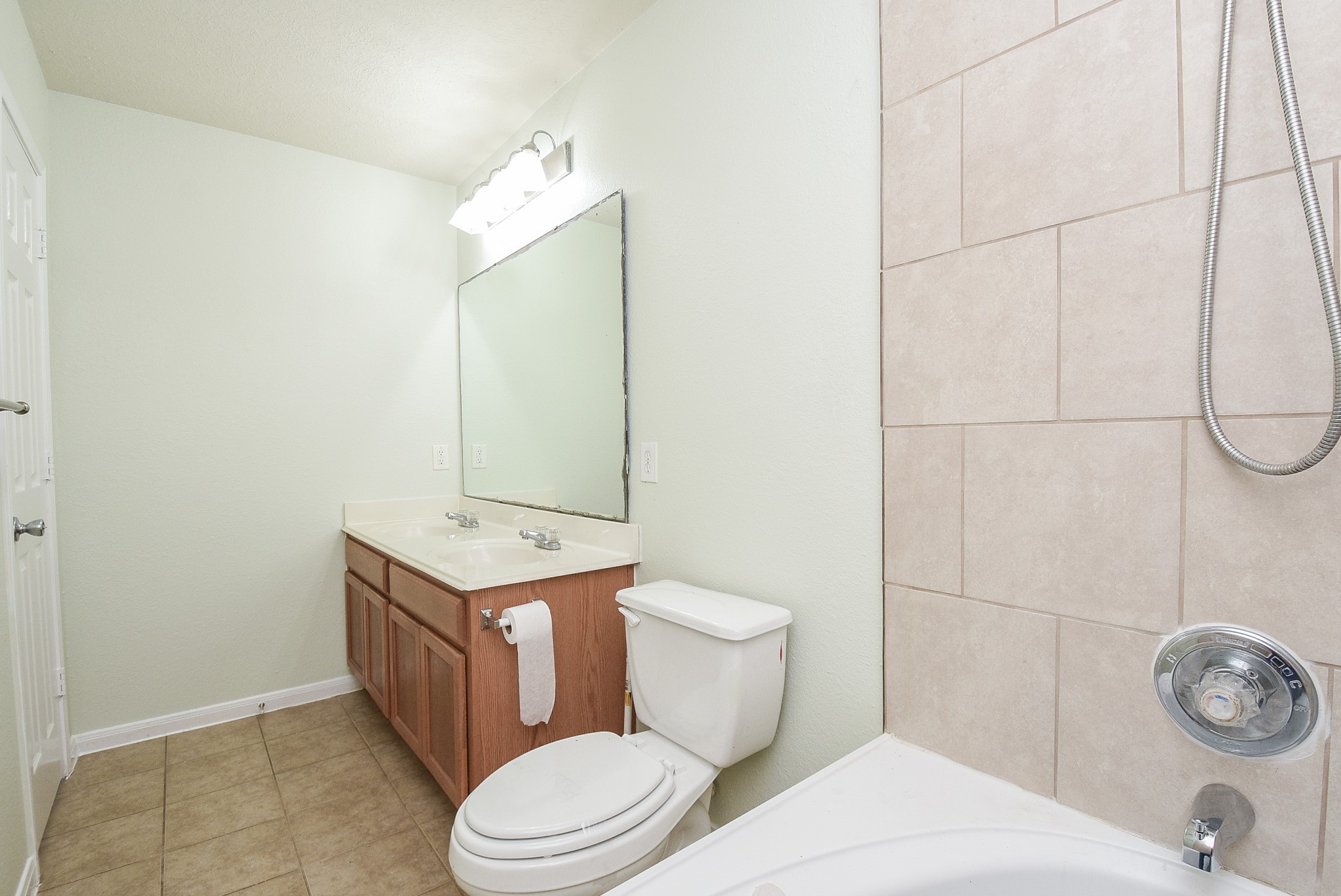 29323 Hickory Terrace Drive Spring, TX 77386 - Photo 21 of 32 *Mirror has been replaced and upgraded after photos were taken*