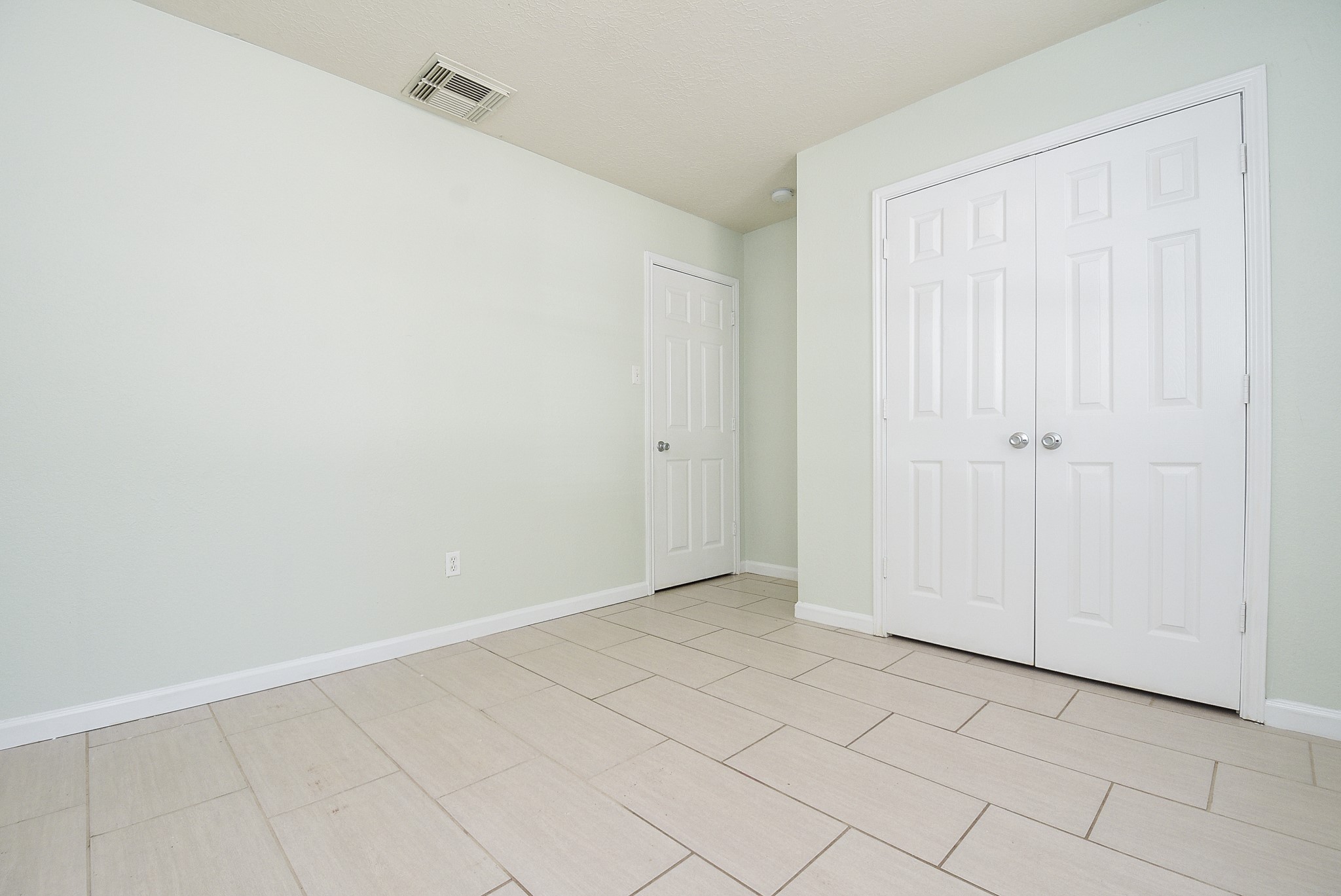 29323 Hickory Terrace Drive Spring, TX 77386 - Photo 25 of 32 Third bedroom overlooks front yard and that gorgeous tree providing shade year round!