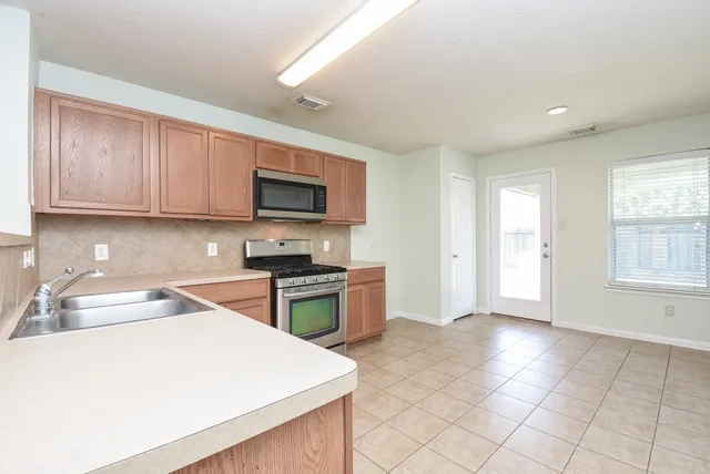 $1,675 | 29323 Hickory Terrace Drive, Spring, TX 77386