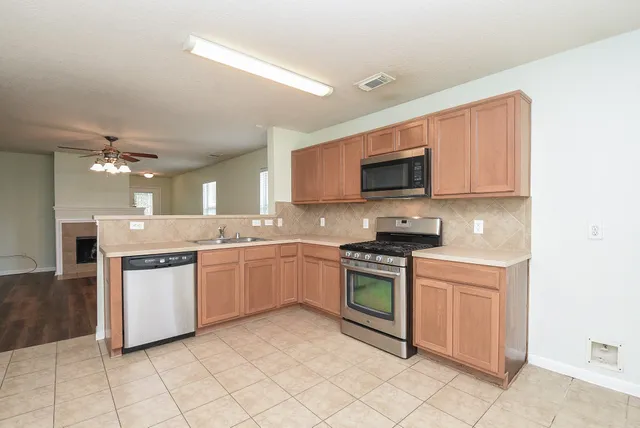 $1,675 | 29323 Hickory Terrace Drive, Spring, TX 77386