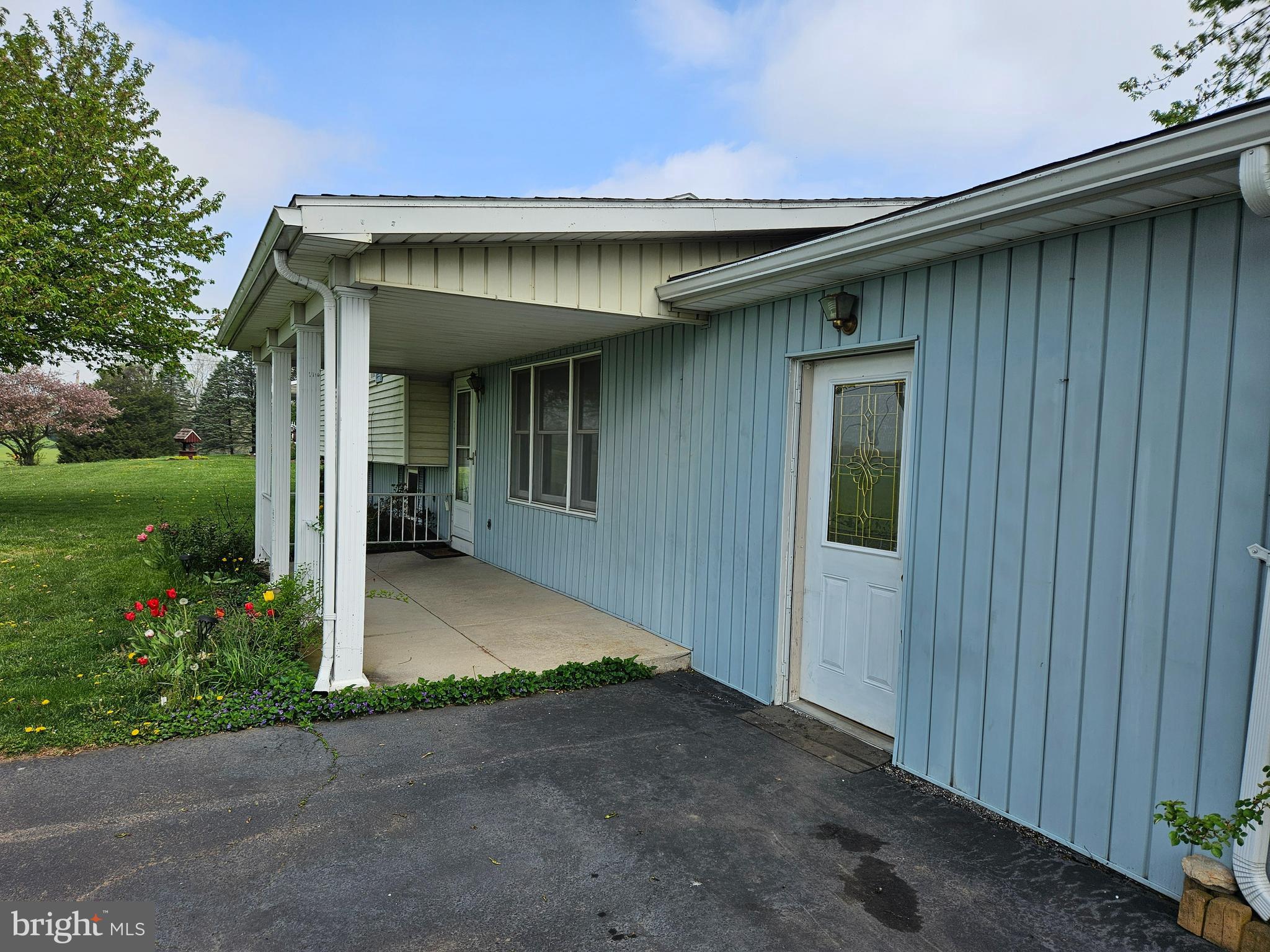 725 Littlestown Road Littlestown, PA 17340 - Photo 5 of 30 Front porch