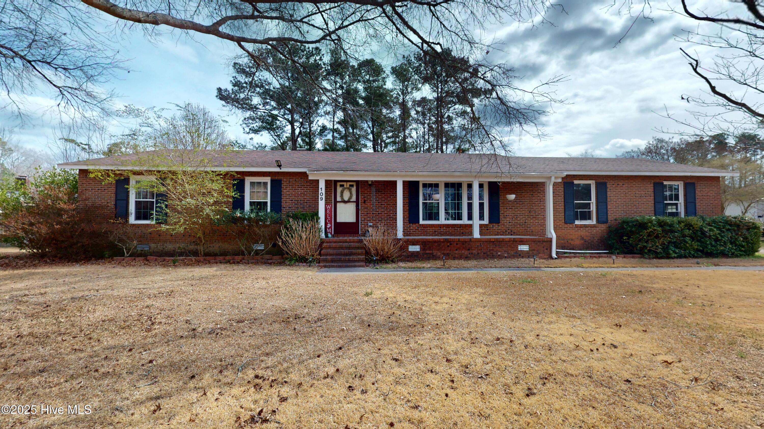 109 Huntcliff Road New Bern, NC 28560 - Photo 1 of 28 109-Huntcliff-Rd-03042025_184911