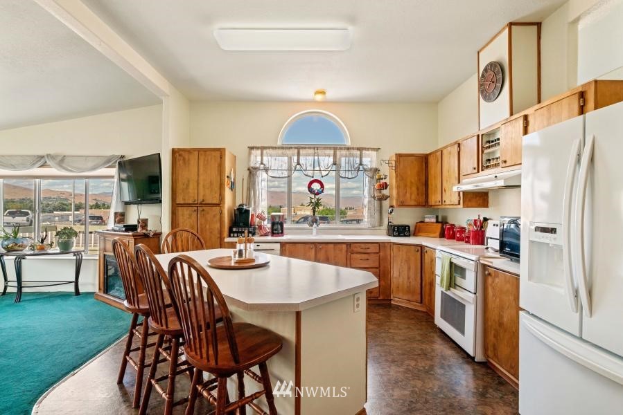 1061 Red Apple Road Wenatchee, WA 98801 - Photo 9 of 25 Gallery Image 9