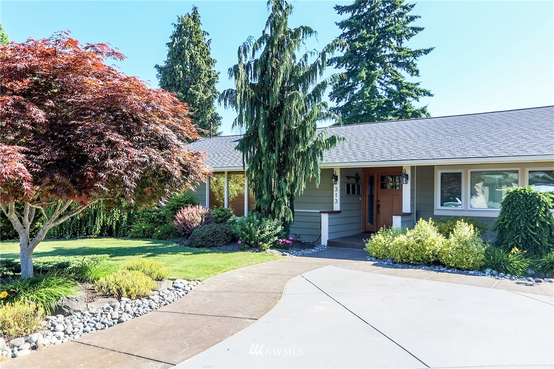 313 Heather Road Everett, WA 98203 - Photo 1 of 36