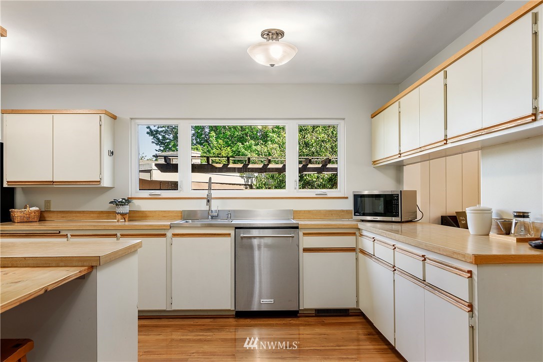 313 Heather Road Everett, WA 98203 - Photo 14 of 36