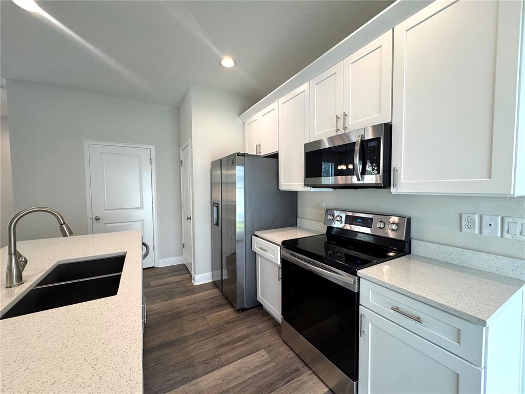2861 Mayer Street Orlando, FL 32806 - Photo 8 of 32