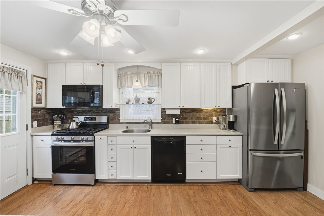 19 Beatrice Avenue Warwick, RI 02889 - Photo 4 of 26