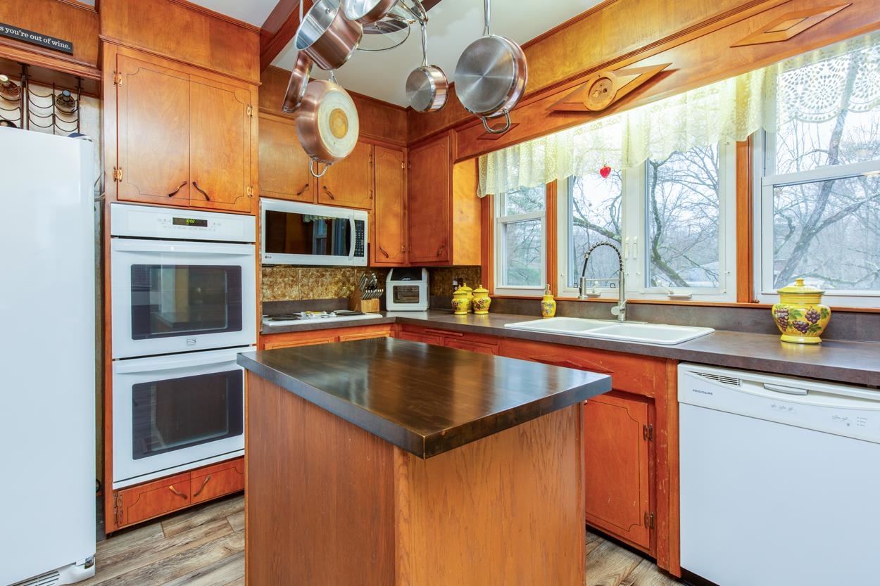 5 Lori Lane Pelham, NH 03076 - Photo 2 of 23