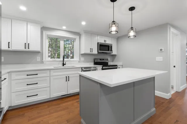 $879,000 | 14 Birch Road, North Hampton, NH 03862