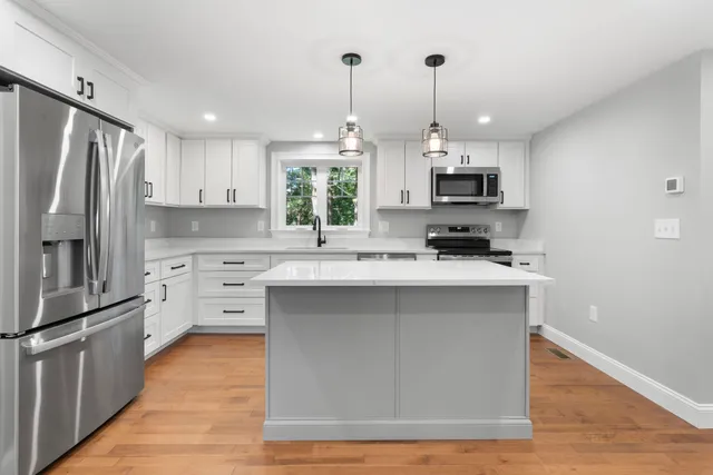 $879,000 | 14 Birch Road, North Hampton, NH 03862