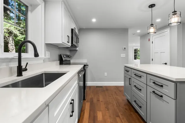 $879,000 | 14 Birch Road, North Hampton, NH 03862