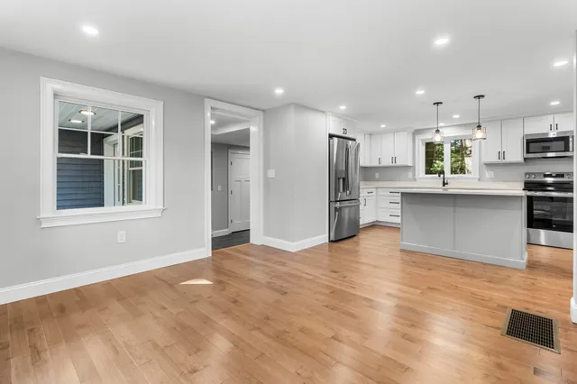 $879,000 | 14 Birch Road, North Hampton, NH 03862