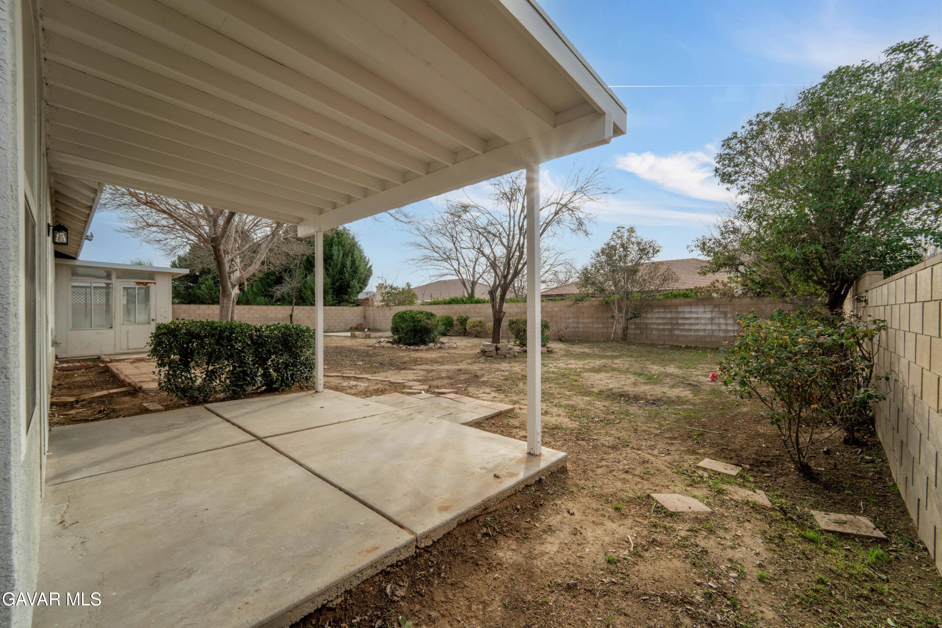 43323 Honeybee Lane Lancaster, CA 93536 - Photo 28 of 32 a view of a backyard