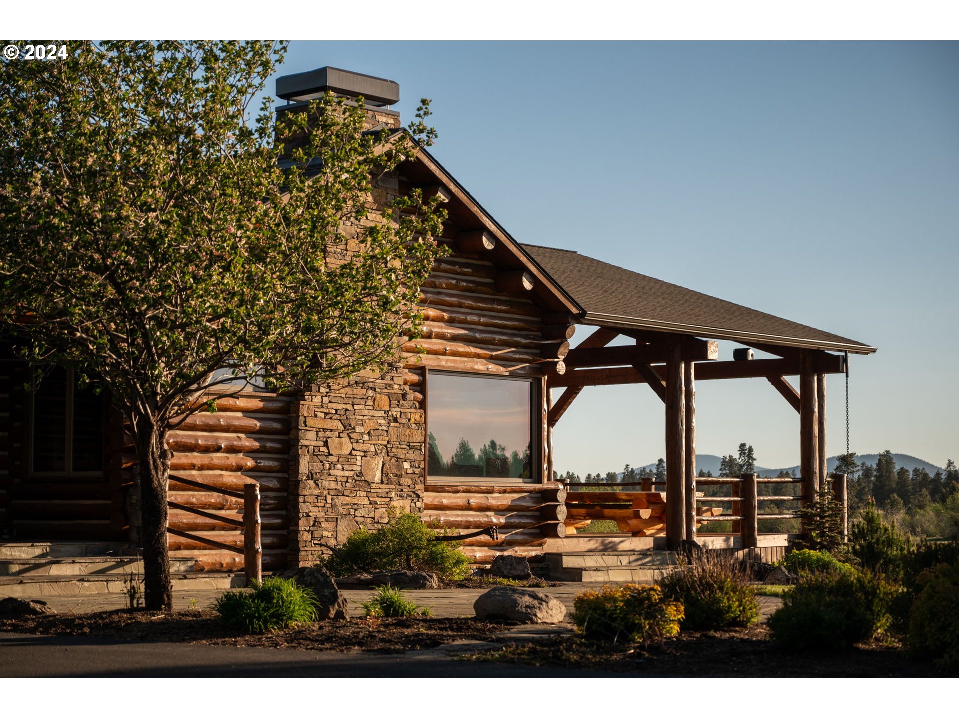 52255 Huntington Road La Pine, OR 97739 - Photo 15 of 48 a view of entryway
