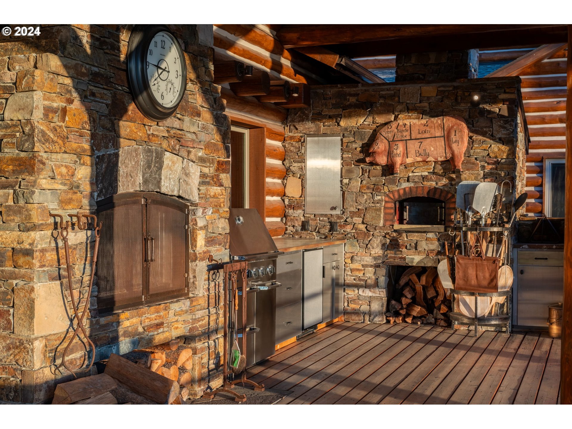 52255 Huntington Road La Pine, OR 97739 - Photo 23 of 48 a view of entryway with wooden floor